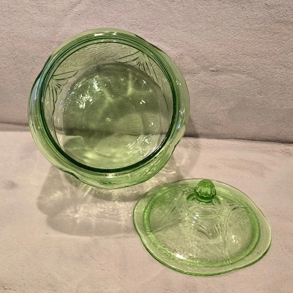 Vintage Hazel Atlas Green Depression Uranium Royal Lace Cookie/Biscuit Jar